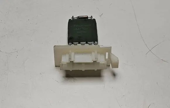 Coolant fan relay