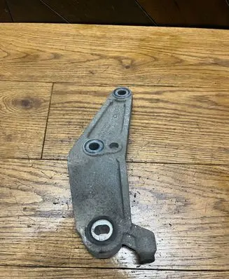 Opel Corsa D Gearbox mounting bracket 633374681