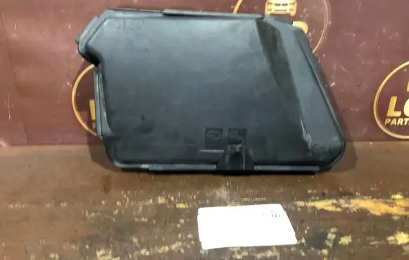 Mercedes-Benz E W211 Fuse box cover A2115400182