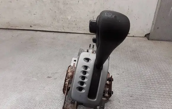 Mitsubishi Pajero Pinin Gear shifter/selector