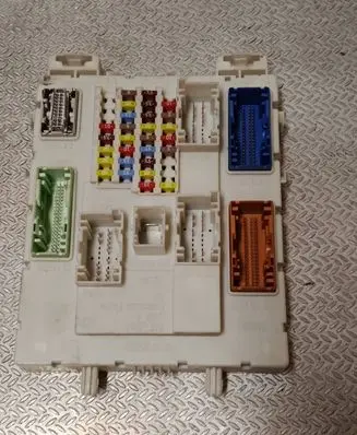 Ford Focus Fuse module 010012 30S50E311F08 010013