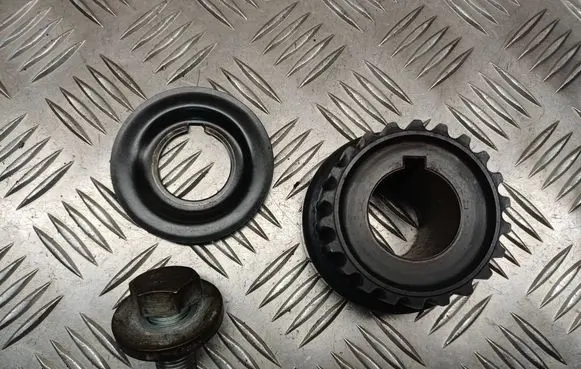 Opel Astra H Crankshaft gear 