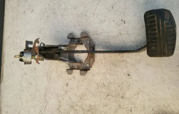 Mitsubishi Pajero Brake pedal