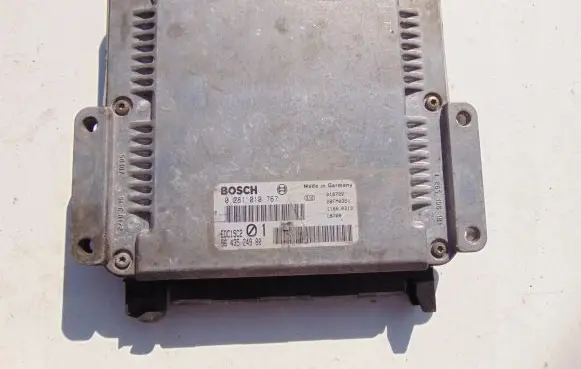 Peugeot 206 Engine control unit/module 9643524980 0281010767