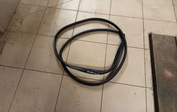 KIA Niro Rear door rubber seal (on body) 