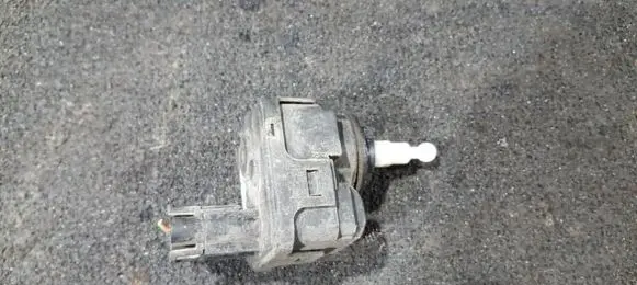 Headlight level adjustment motor