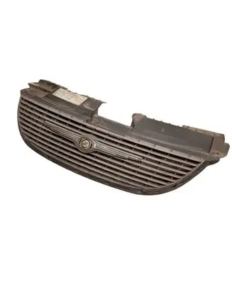 Chrysler Voyager Front bumper upper radiator grill