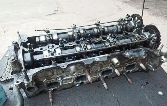 Toyota Avensis T250 Engine head 2AD 22D4D