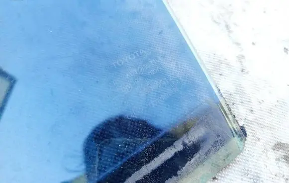 Toyota RAV 4 (XA30) Rear door window glass AS2