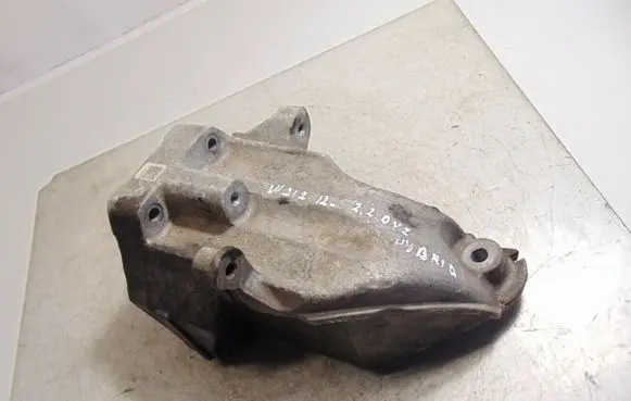 Mercedes-Benz E W212 Engine mounting bracket A6512230004