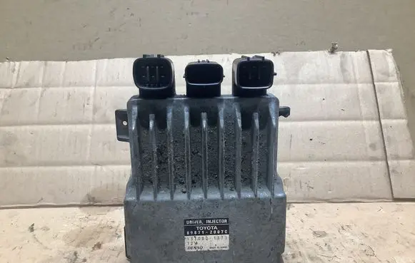 Toyota Avensis T250 Fuel injection control unit/module 898712007C 1310001371