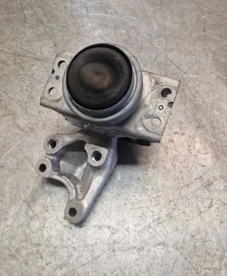 Citroen DS5 Engine mount bracket 9681855180