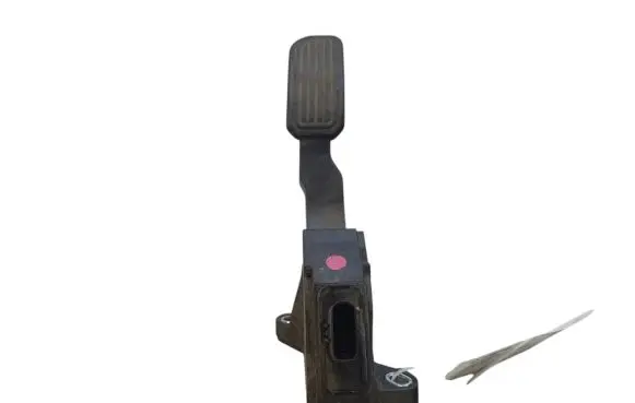 Toyota Avensis T270 Accelerator throttle pedal 7811002022