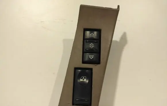 Renault Master II Electric window control switch 7700351692