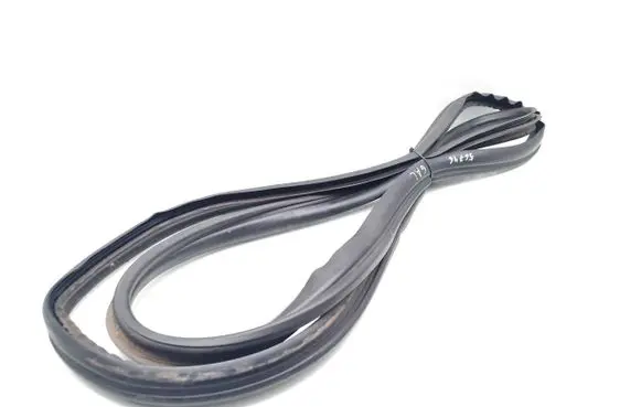 Mercedes-Benz ML W164 Seal rubber (tailgate) 