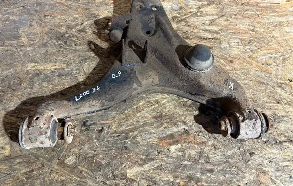 Mitsubishi L200 Front upper control arm/wishbone 