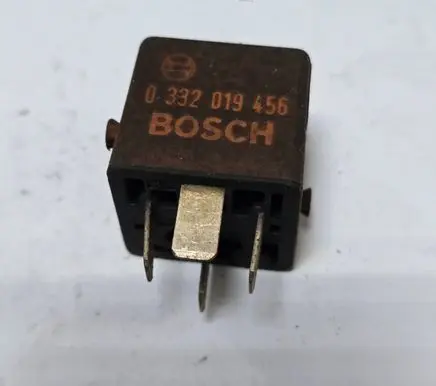 Volkswagen Jetta I Other relay 0332019456