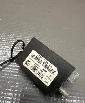 Ford Fusion II Radio antenna 7CP118C847CA 20120125 P30761696