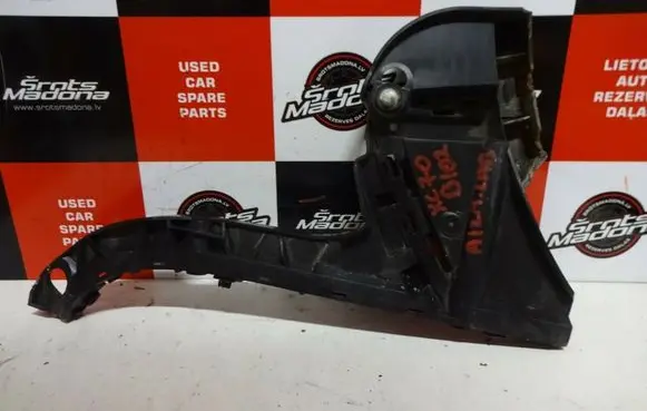 Volvo XC70 Rear bumper mounting bracket 30678704