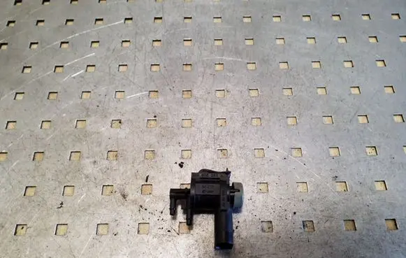 Volkswagen Phaeton Vacuum valve 1K0906283A