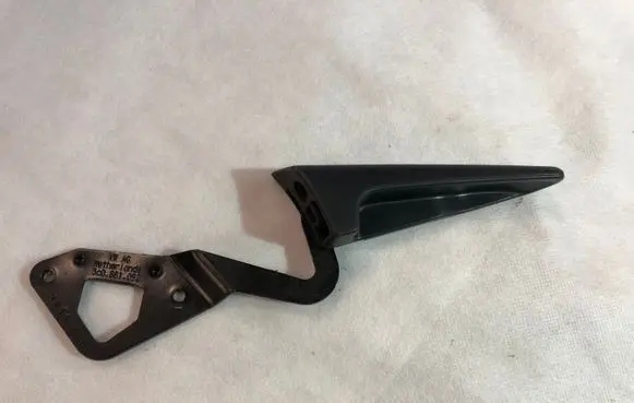 Volkswagen PASSAT B6 Engine bonnet (hood) release handle