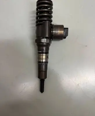 Volkswagen Golf Plus Fuel injector 03G130073G