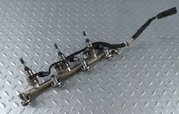 Cadillac XTS Fuel injectors set 12634126 12634127 12629929