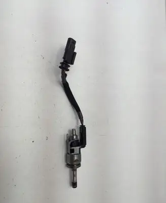 Volvo XC40 Fuel injector 31432774