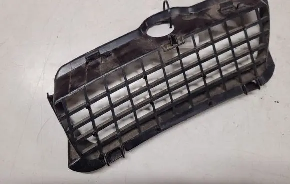 Volkswagen Golf III Front bumper lower grill