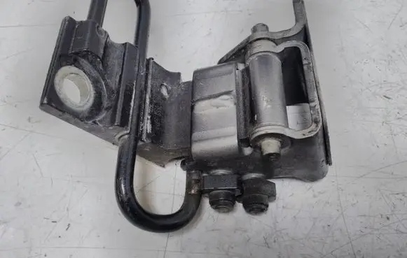 Audi Q7 4L Rear door lower hinge 4L0833411A