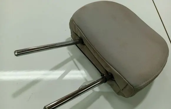 Volvo S40 Front seat headrest 