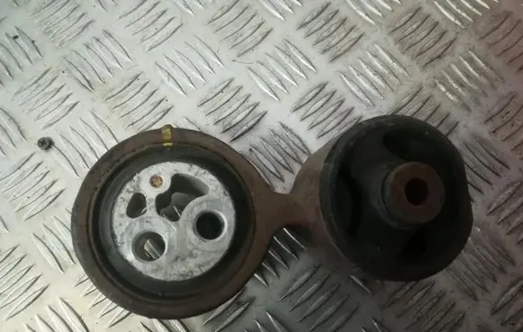 Honda Accord Engine mount bracket