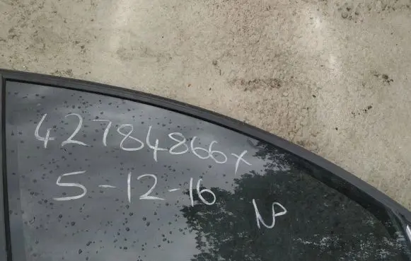 Volvo S40 Front door window glass four-door