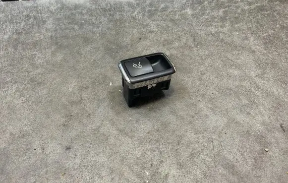 Mercedes-Benz E W212 Tailgate/boot open switch button A2128204410