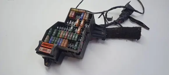 Porsche Cayenne (9PA) Fuse module 7P0941828C