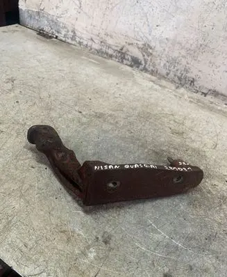 Nissan Qashqai J12 Engine mounting bracket
