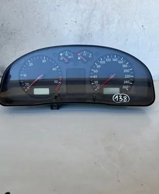 Volkswagen PASSAT B5.5 Speedometer (instrument cluster) 6033E00336