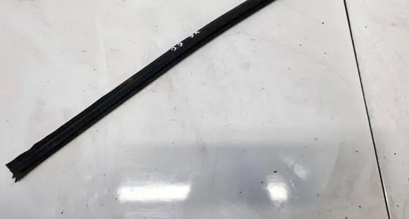 Volvo XC60 Front door glass trim molding 30762372