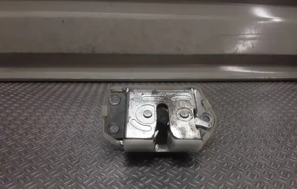 Nissan Pixo Tailgate/trunk/boot lock/catch/latch 