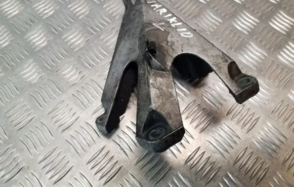 Audi A4 S4 B6 8E 8H Engine mounting bracket 8E0199307F