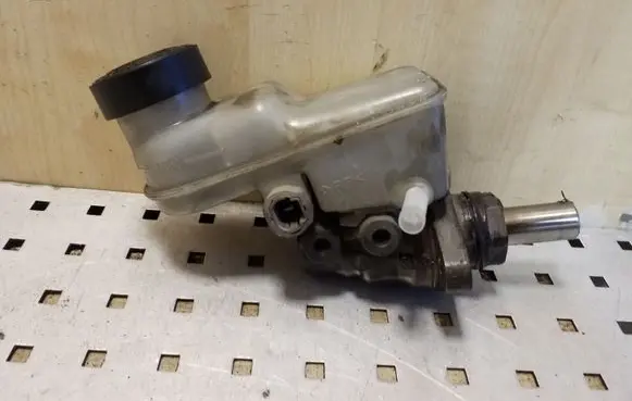 Toyota Yaris Verso Clutch master cylinder