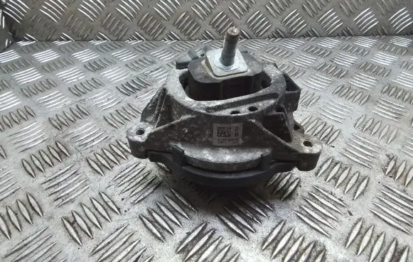 BMW 1 F20 F21 Engine mount bracket 6787658