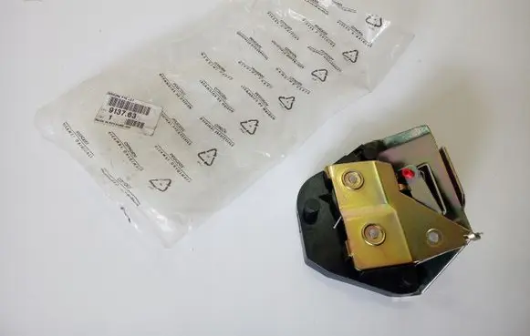 Peugeot Partner Rear door lock 9137.63