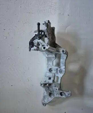 Skoda Superb B8 (3V) Generator/alternator bracket 05L903143 171020 05L141