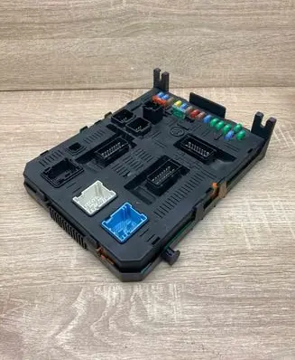 Peugeot 607 Fuse module 9663510180