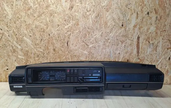 Volkswagen Jetta II Dashboard 191857067 191857075 191857104