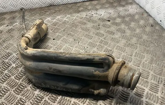 Land Rover Discovery Fuel tank filler neck pipe 