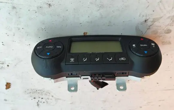 Hyundai ix35 Climate control/heater control trim 972502Y300