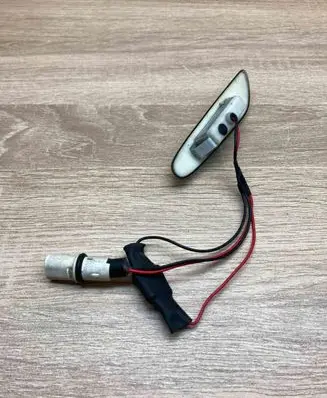 Front fender indicator light