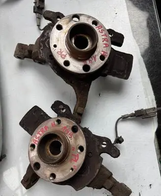 Opel Astra H Front wheel hub spindle knuckle 21123132